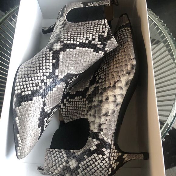 Bruno Magli Kisha Snakeskin Embossed Bootie NWT - Picture 4 of 4